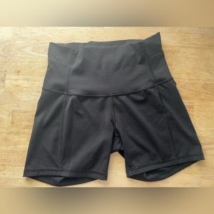 Lulu Lemon Biker Shorts Sz 6